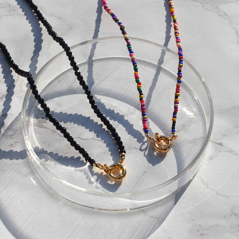 Ketting zwarte kralen | goud